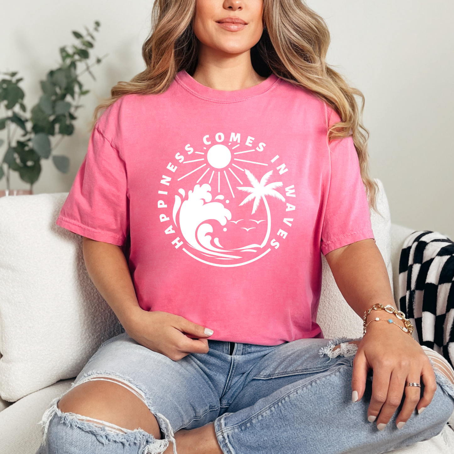 Happiness comes in waves Graphic Tee