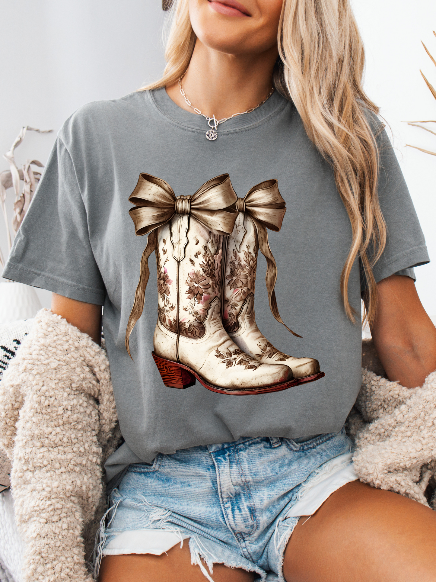 Dusty Boots Collection Beige Graphic