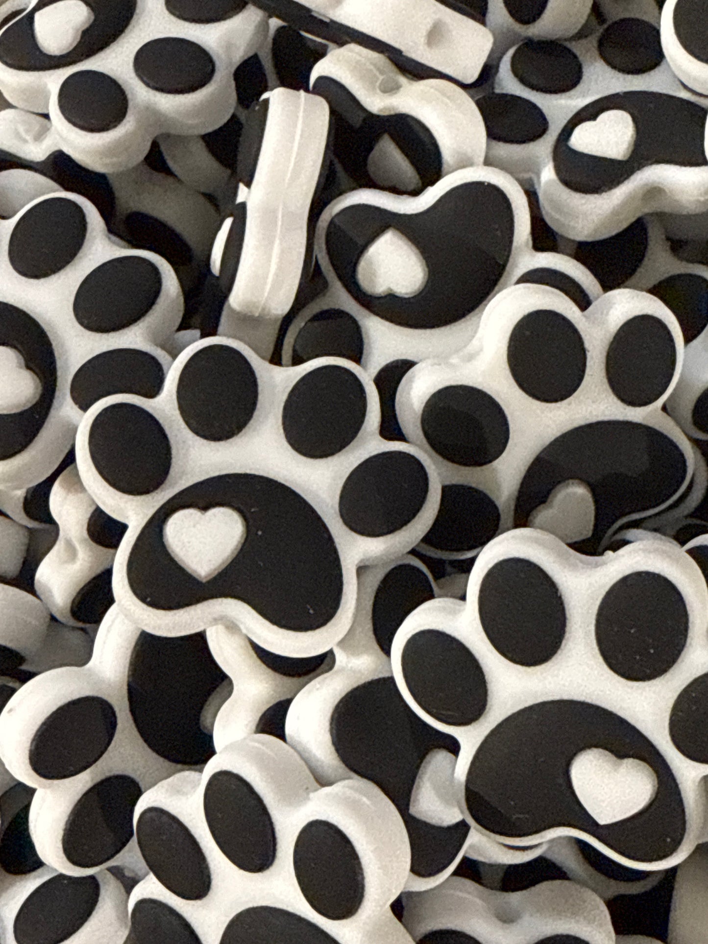 Dog Paw Black/White Focal