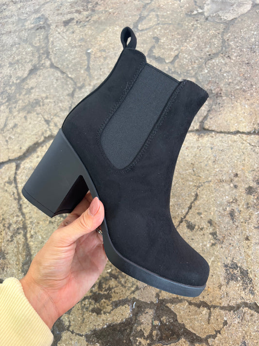 Arbor Ridge Platform Chelsea Suede Black Boots