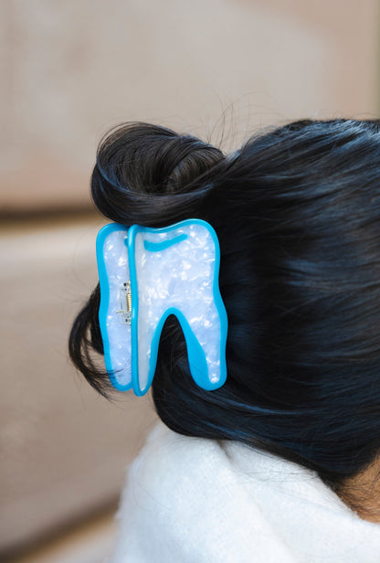 Wisdom Tooth Hair Claw