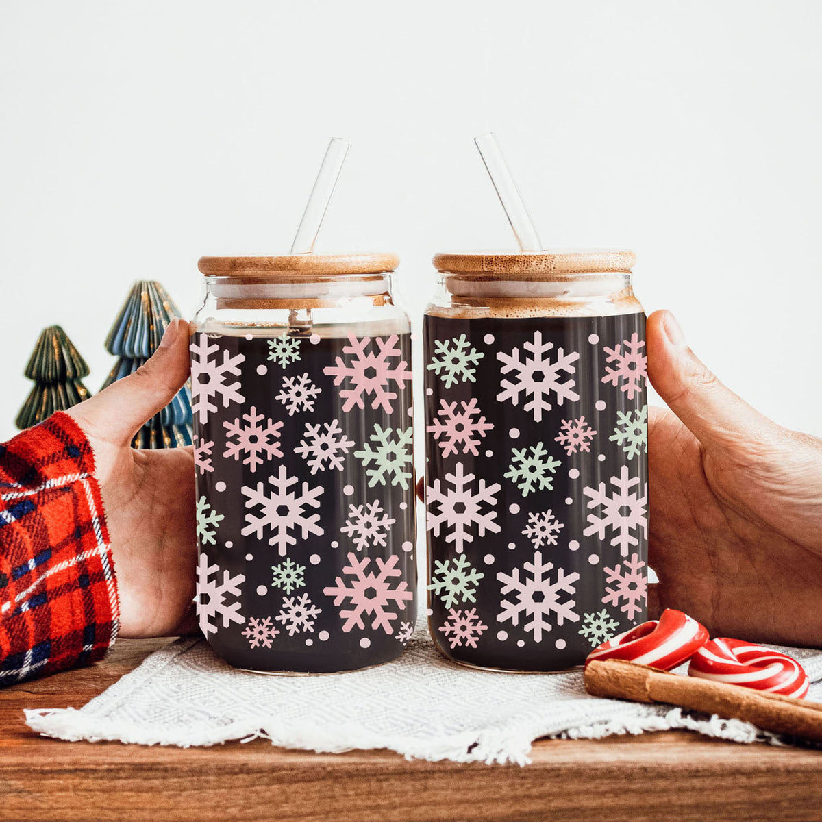 Pastel Snowflakes 17oz